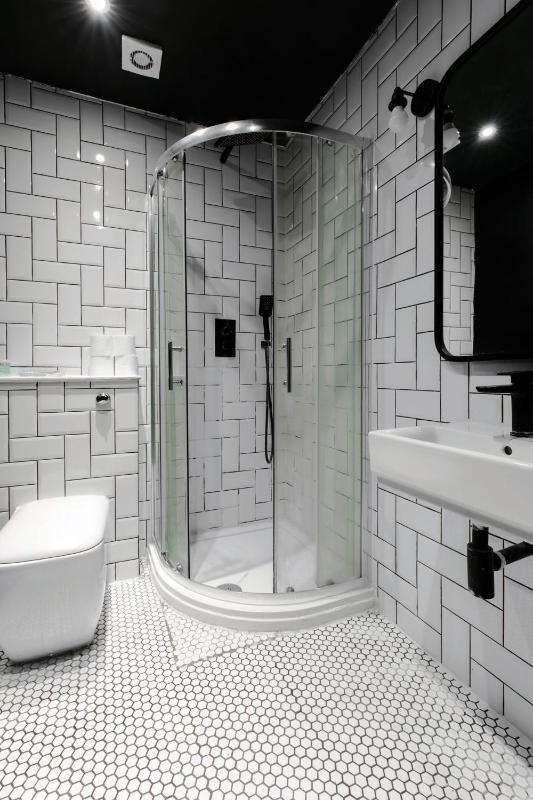 Quadruple Room image 3
