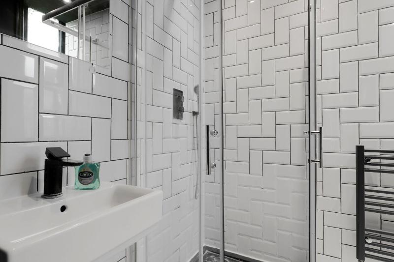 Double Room with Private Bathroom image 3