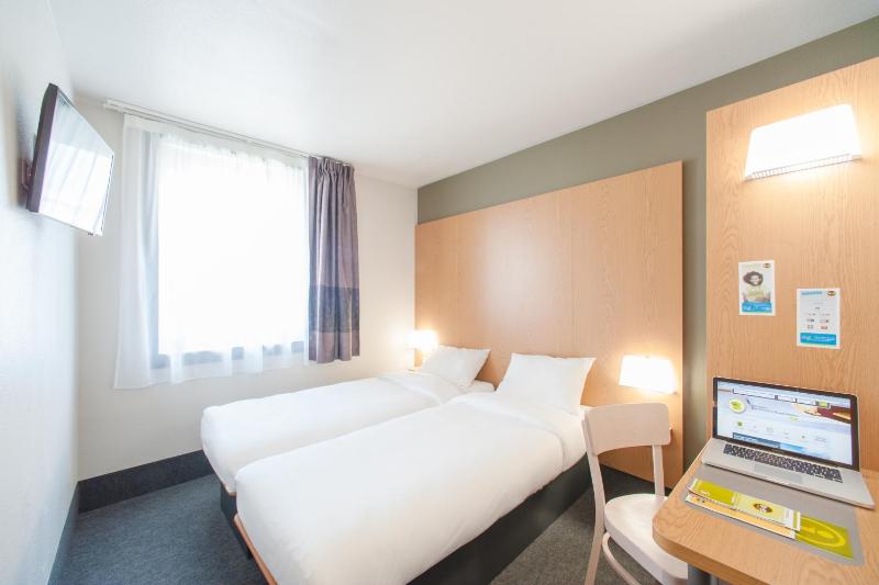Twin Room image 2