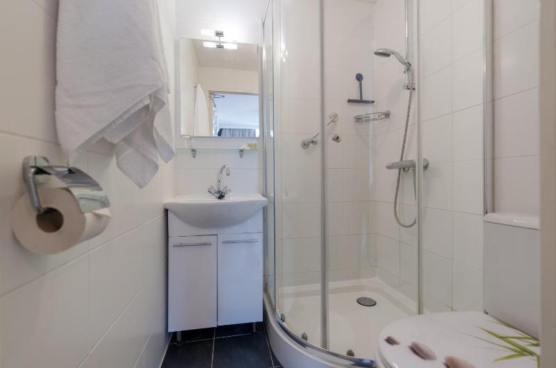Double Room with Private Bathroom image 3
