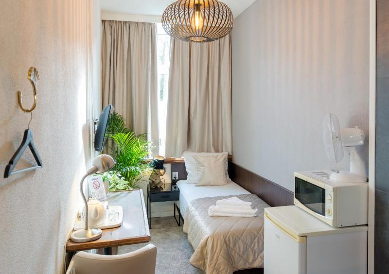Single Room with Private Bathroom image 4