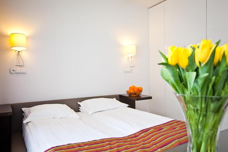 Standard One-Bedroom Apartment image 2