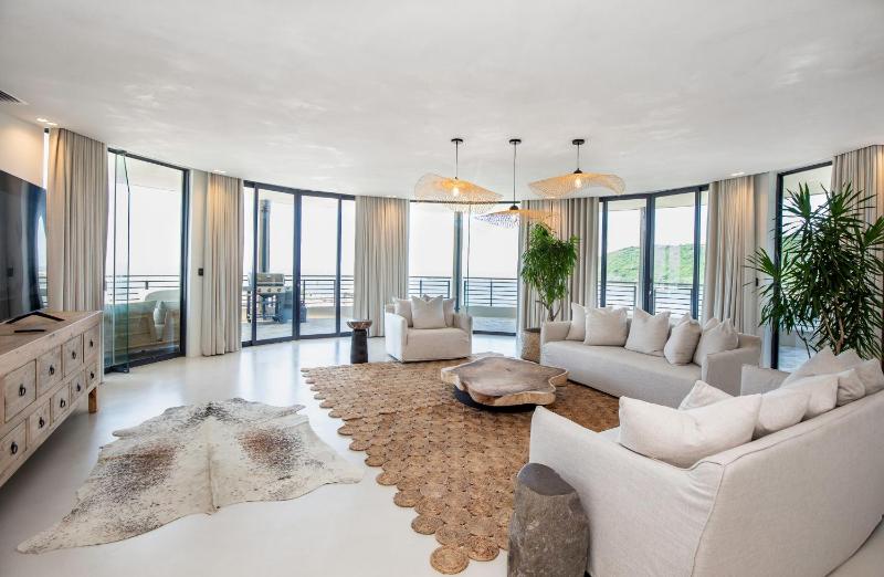 Spectacular Sea view Durban Presidential Penthouse - image 1