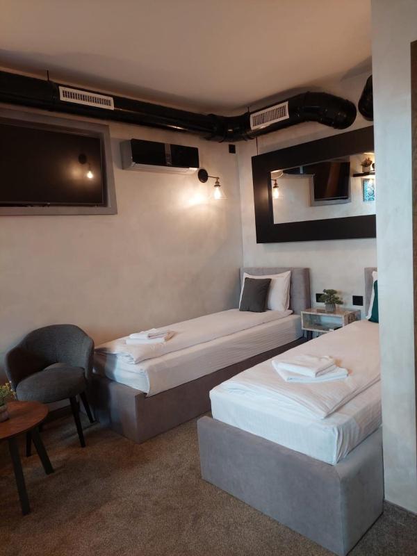 Standard Triple Room image 3
