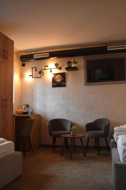 Standard Triple Room image 2