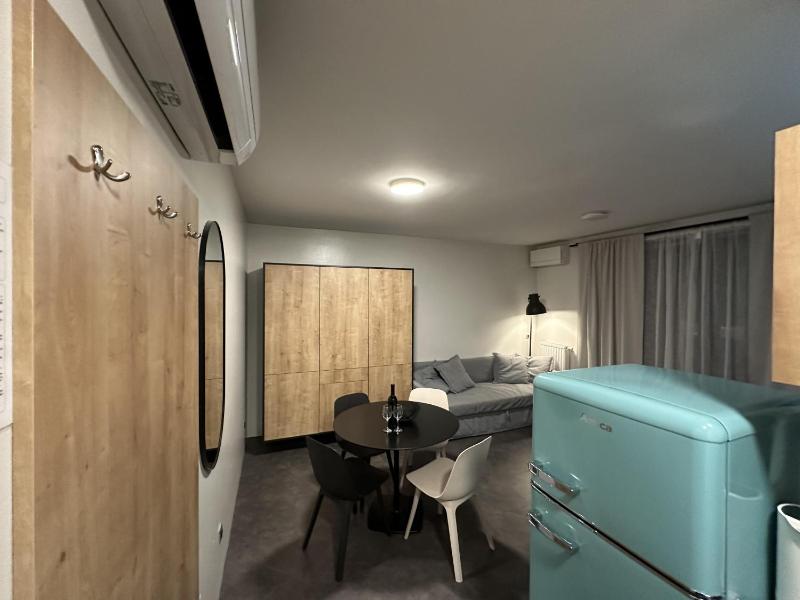Studio Apartment image 3