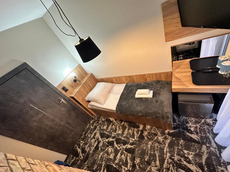 Deluxe Single Room image 3