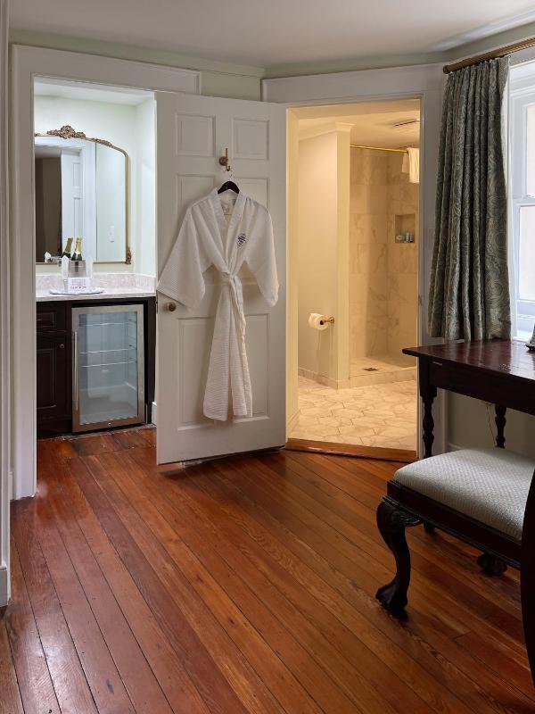Chatham Room - Lower Level King image 2