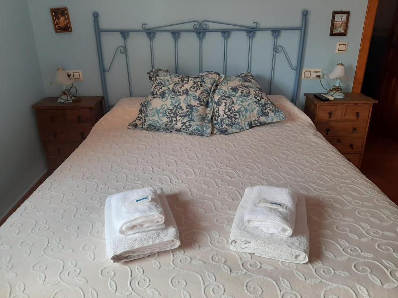 Double Room with Balcony image 4