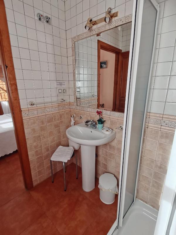 Double Room with Balcony image 3