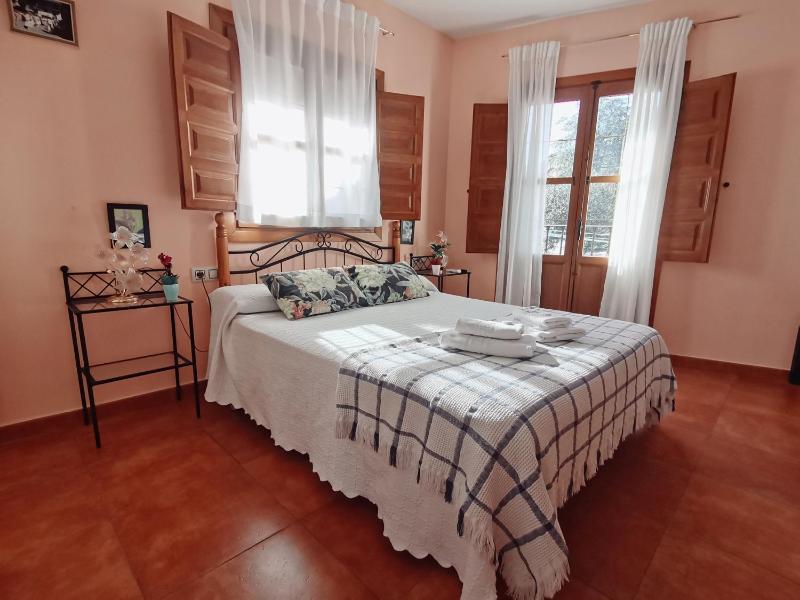 Double Room with Balcony image 4