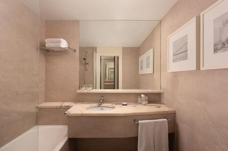 Pool View King, Guest room, 1 King, Pool view, Renovated image 2