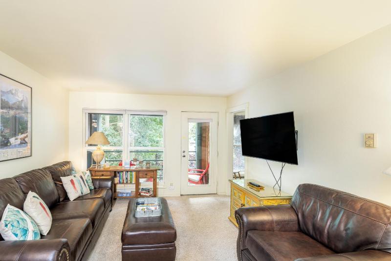 Cozy two bedroom in the middle of it all! - image 8