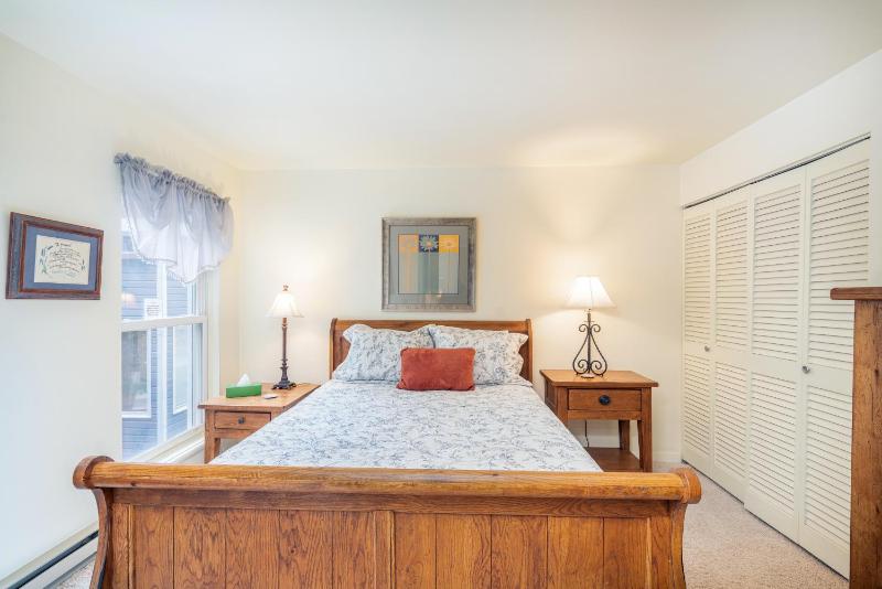 Cozy two bedroom in the middle of it all! - image 10
