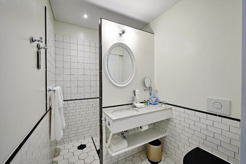 Superior Double or Twin Room with Sea View image 2