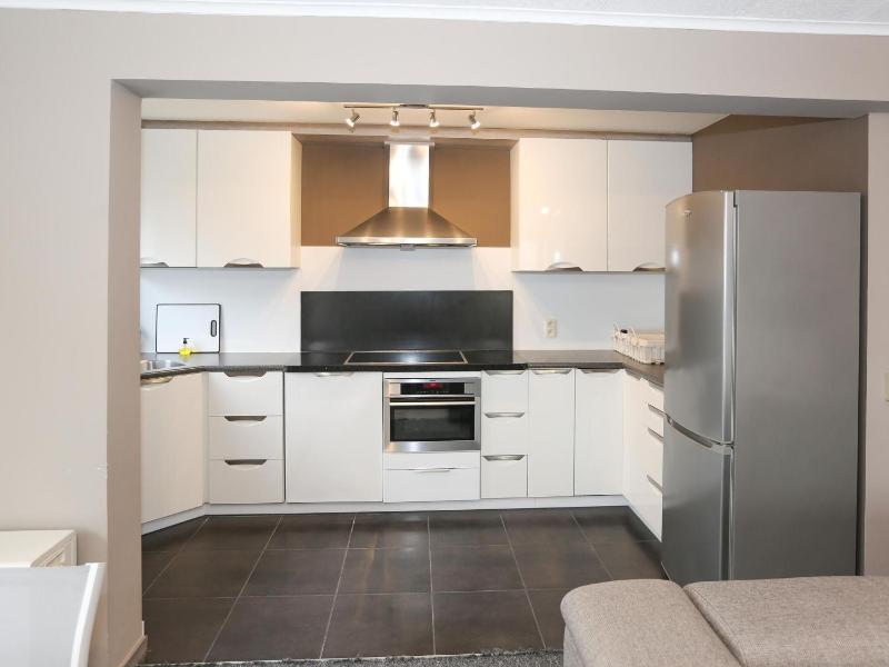 Spacious Coastal Retreat - image 22