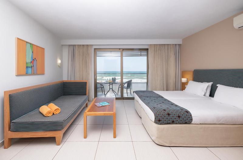 Studio with Sea View image 3