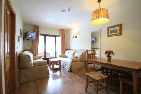 Two-Bedroom Apartment (4-6 Adults) image 1