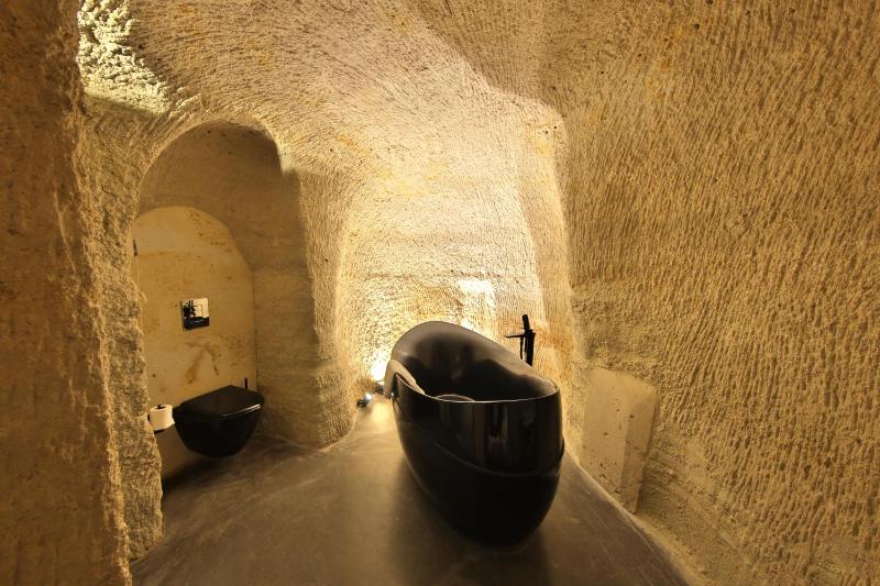 Stone Suite with Cave Bath image 3