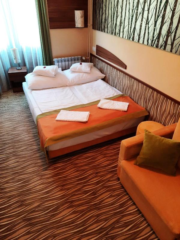 Double Room with Private Bathroom image 4