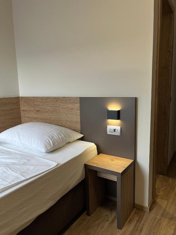 Single Room image 4