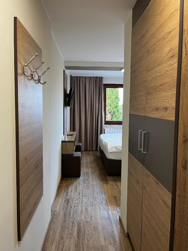 Double Room image 4