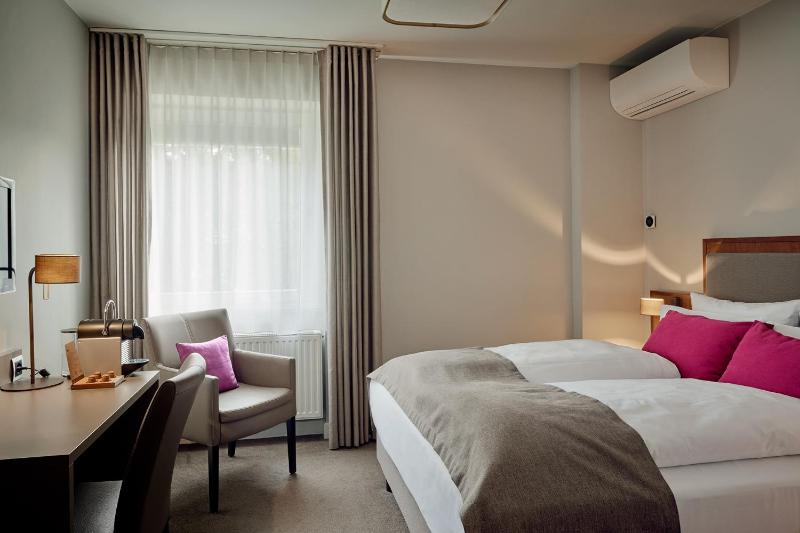 Double Room with Garden View image 1