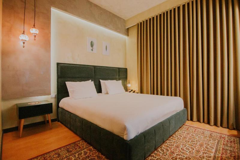 Deluxe Double Room image 4