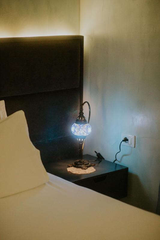 Standard Twin Room image 3