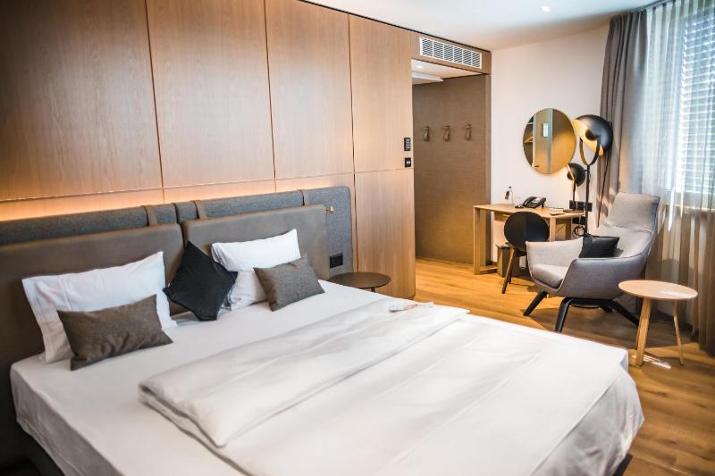 Business Double Room image 4