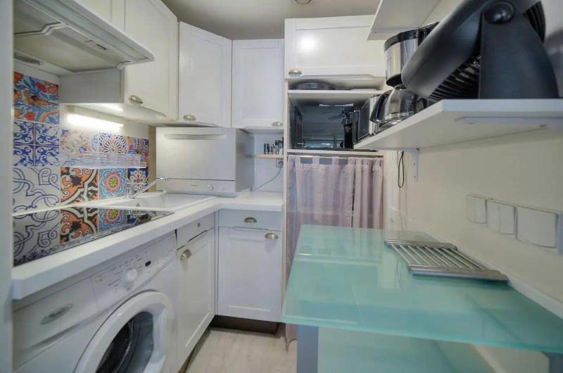 One Bed Apt in the center of Cannes - 2198 - image 7