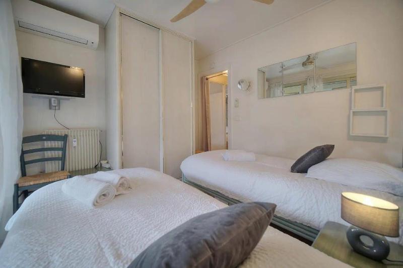 One Bed Apt in the center of Cannes - 2198 - image 2