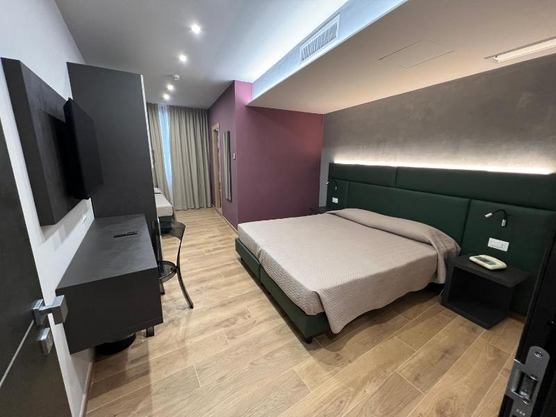 Classic Triple Room image 1