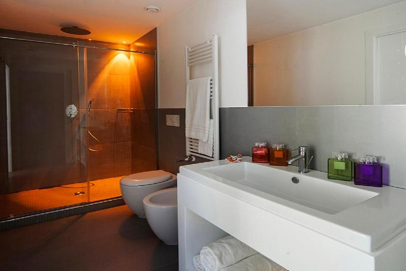 Quadruple Room image 2