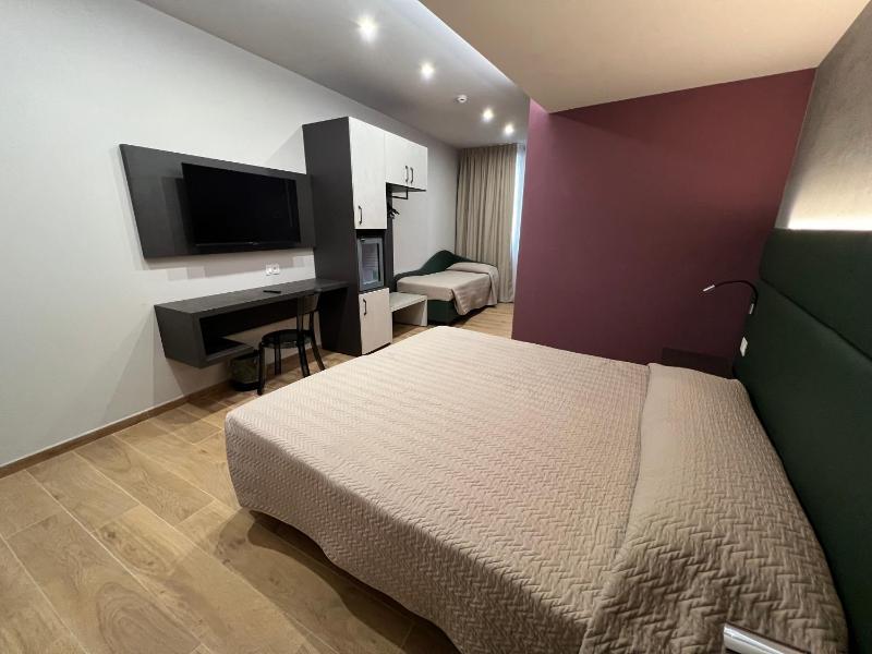 Classic Triple Room image 3