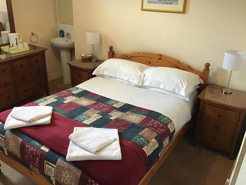 Double Room with Shared Bathroom image 2