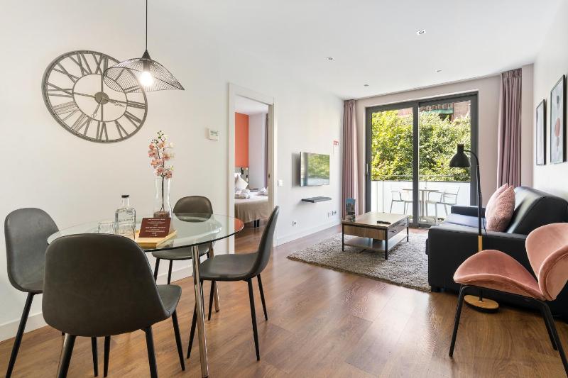 One-Bedroom Apartment image 3
