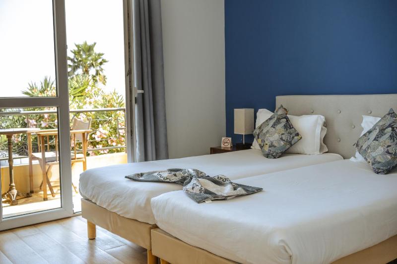 Twin Room with Sea View image 4