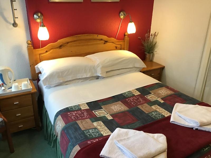 Double Room with Shared Bathroom image 3