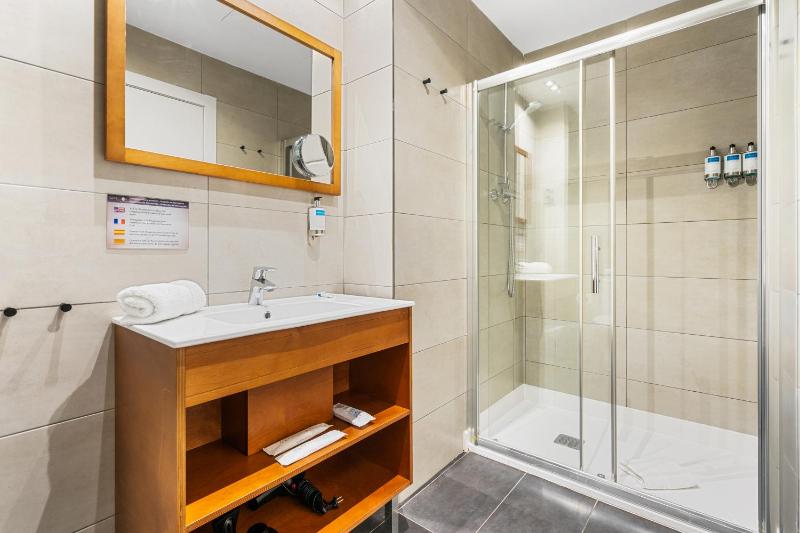 Four-Bedroom Apartment with City View image 3