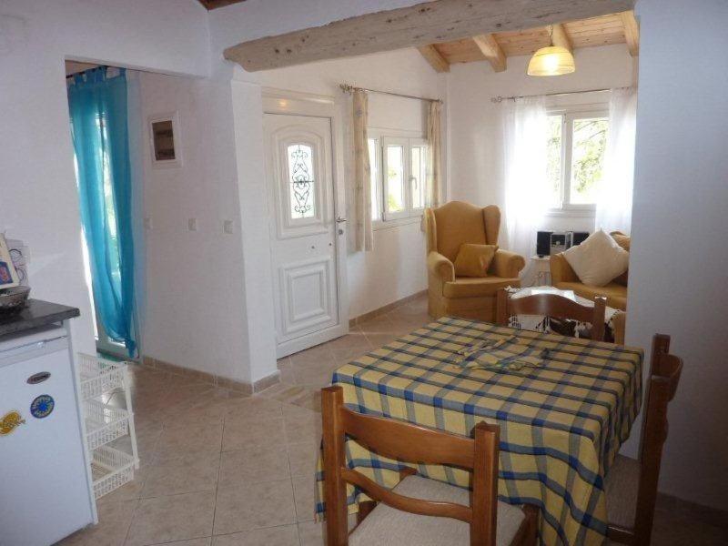 Nikatsas Cottage No 1 - image 4