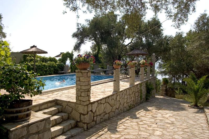 Nikatsas Cottage No 1 - image 3