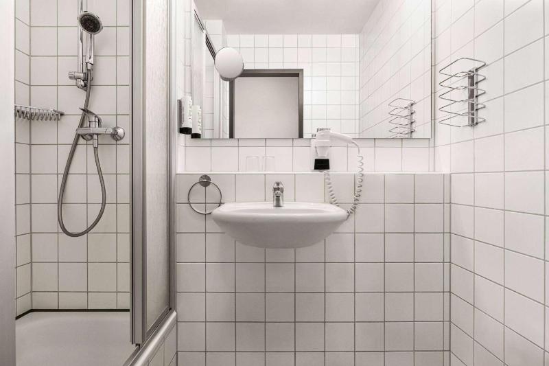 Comfort Twin Room image 2