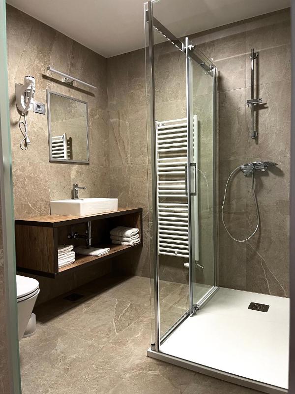 Quadruple Room image 4