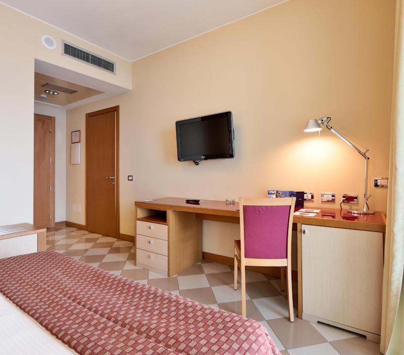 Classic Double Room Single Use image 2