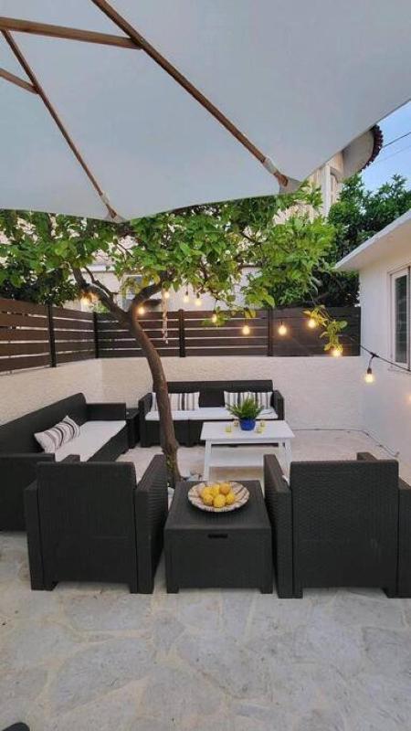 Beautiful house in the city - image 3