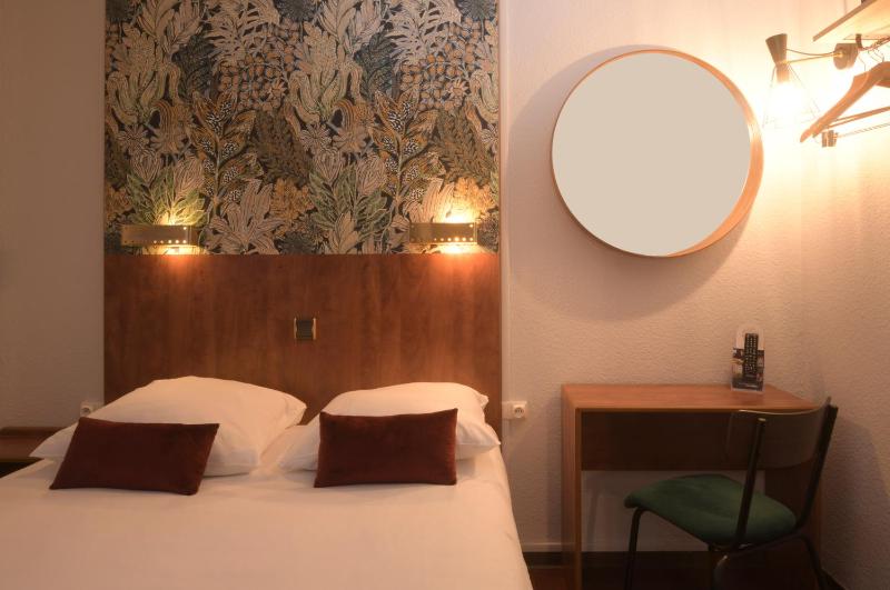 Double Room image 3