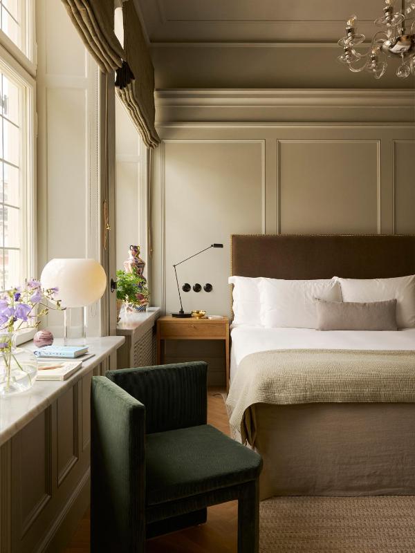 Deluxe Double Room image 1