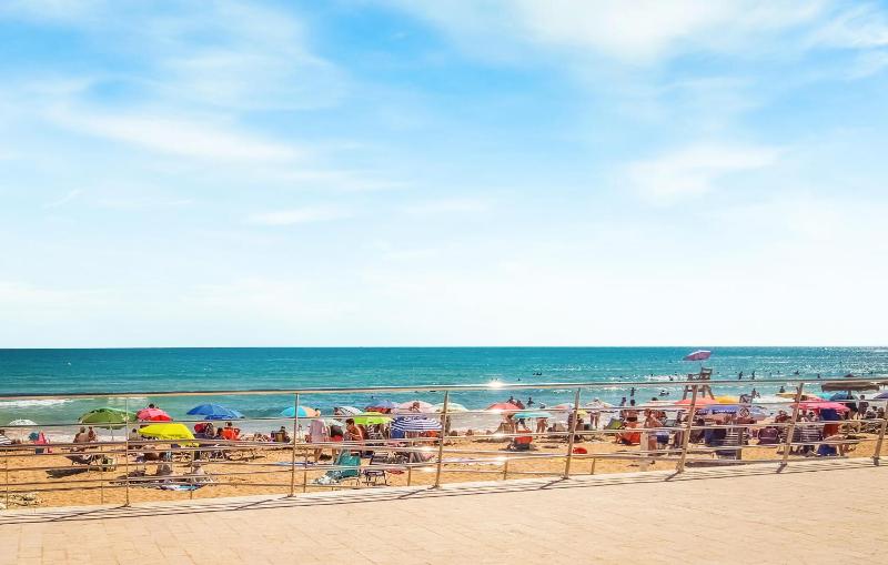Cozy Apartment In Torrevieja With Swimming Pool - image 4