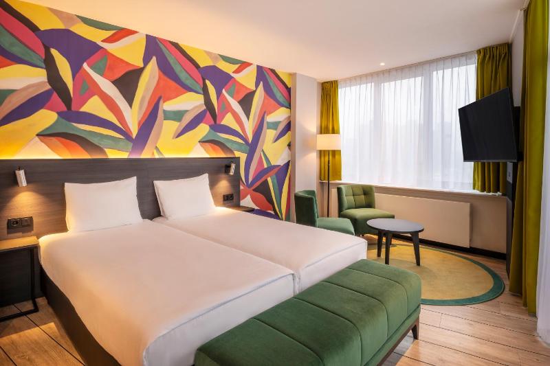  Superior Double or Twin Room with Balcony image 4